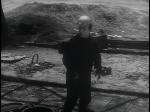 cap Superman and the Mole Men 1951 1080 BluRay.DD.2.0 00 08 46 04.jpg
