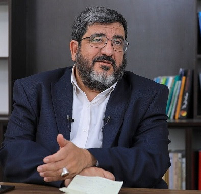 فعال و تحلیلگر سیاسی.jpg