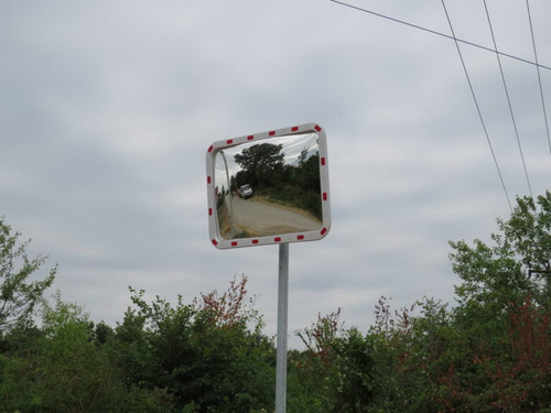 saobracajno ogledalo 768x576.jpg