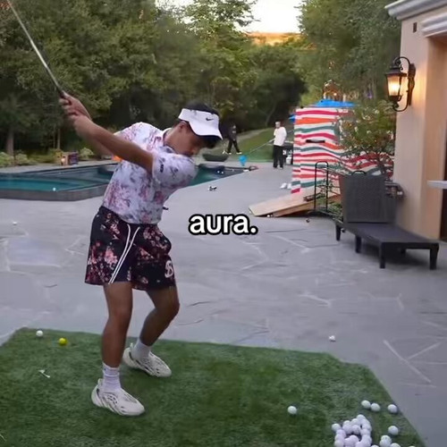 FhNoQofBYlwBBhfk.jpg