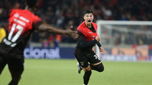 Athletico-PR supera expulsão e elimina São Paulo nos pênaltis na Copa do Brasil