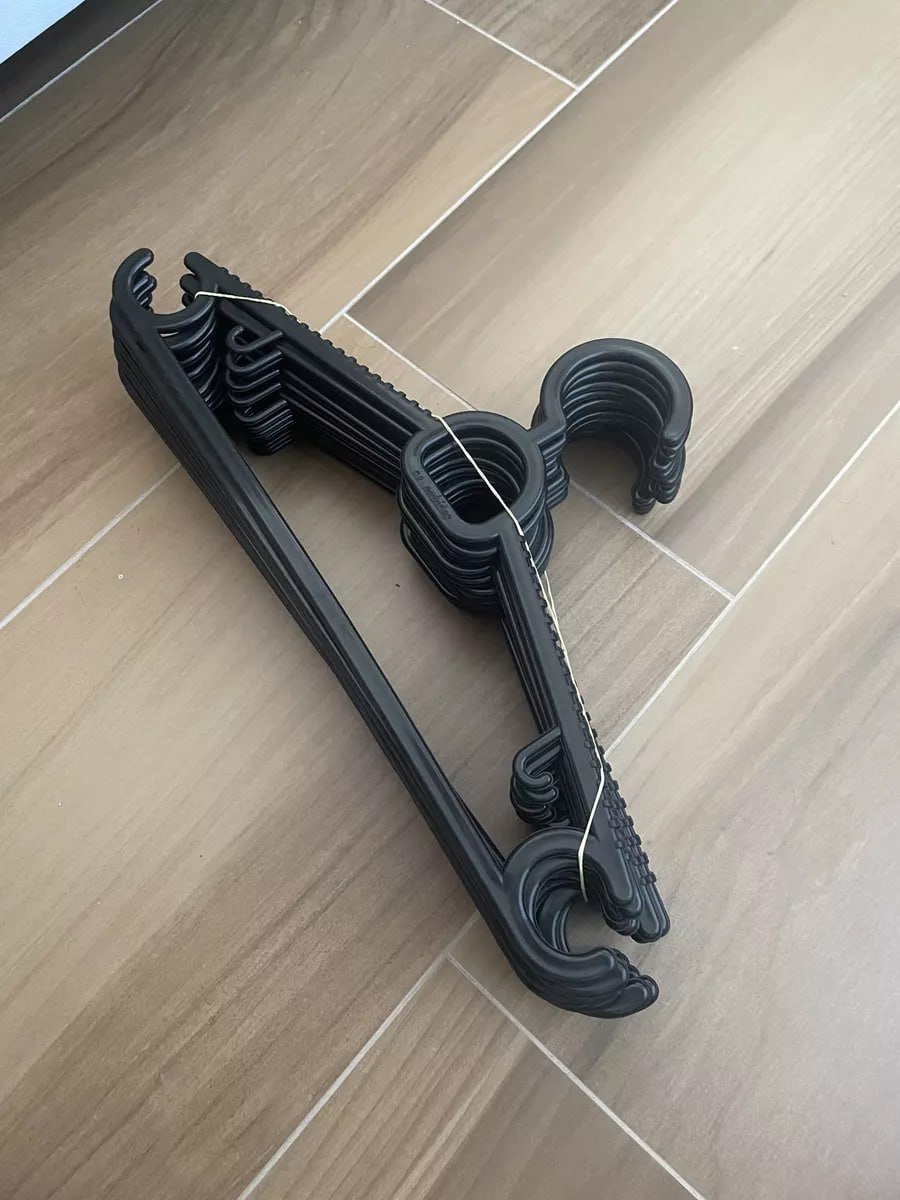 60 Cabides Pretos Antideslizante Reforçado Atacado