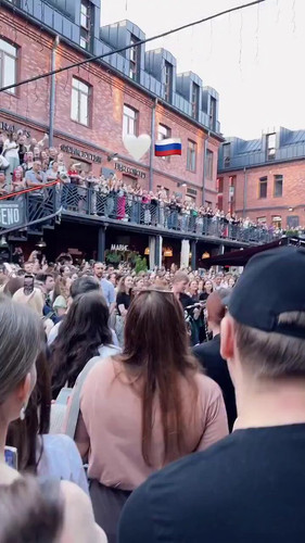 PpejGgIy9HnYKkBY.jpg