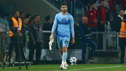 POLÊMICA TOTAL! Expulsão de Rafael gera divergência entre ex-árbitros; não foi falta?
