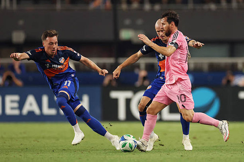 CINCINNATI, OHIO - JULY 16: Lionel Messi #10 of Inter Miami CF controls the ball whilst under pressu.jpg