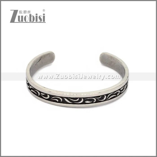 Everyday Edge – Stainless Steel Bangle for Any Look.jpg
