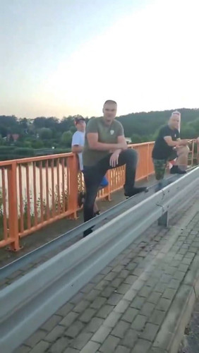 kiO9aZLgUI98ujva.jpg