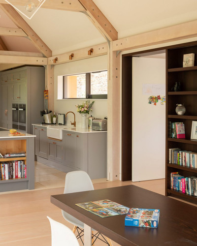 GvHznBkWgAAm28G.jpg