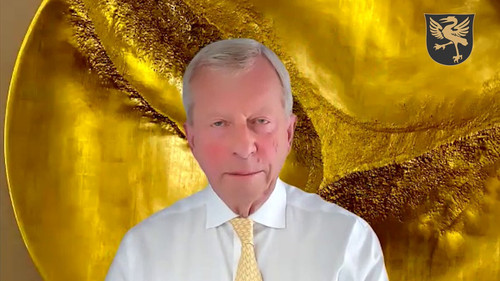 Q3gMxmzA4YmF6god.jpg
