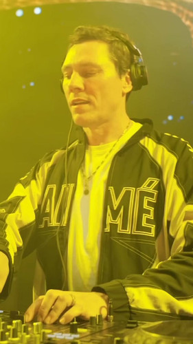 nUgz367l5FbyPZfy.jpg