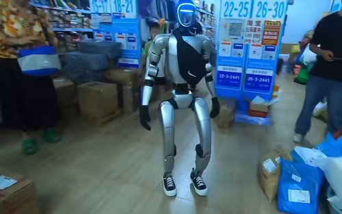 I3TcMkTVfFjZlQnl.jpg