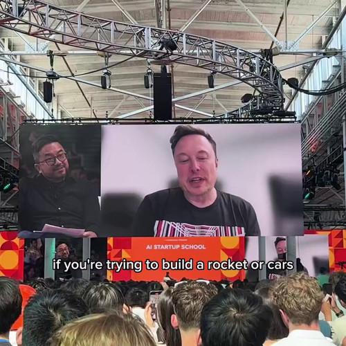 HzKiH0SuCdBahn8i.jpg