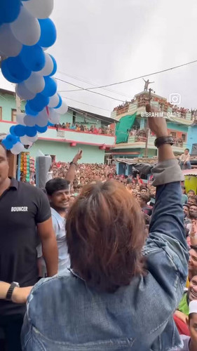 ib HzEZebdNkkjeK.jpg