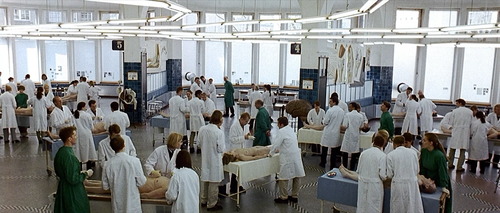 Anatomy.2000.720p.BluRay.x264 HDCLUB.mkv 000099036.png