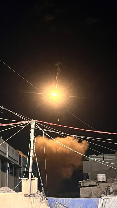 عاجل | طيران الاحتلال يشن غارة ويلقي قنابل إضاءة في وسط خانيونس، جنوب قطاع غزة....