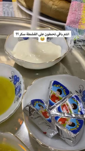 2vCStaJadJM1roer.jpg