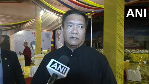 D4r y StBU VLidM.jpg