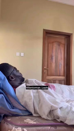 stmohUn Fkn2Jcdz.jpg