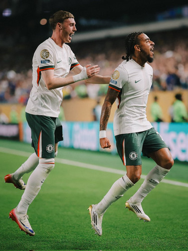 GvE3v2JXgAAl4 4.jpg