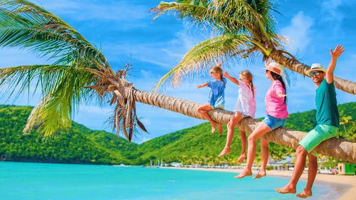 FamilyHolidays shutterstock 1571106469.png