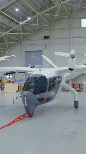 F 2aMxjvmREDqIaC.jpg