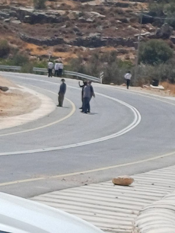 جيش الاحتلال يقتحم وادي سعير شمال الخليل بعد هجوم لمليشيات المستوطنين وتجمهر الأهالي بالمنطقة للتصدي....