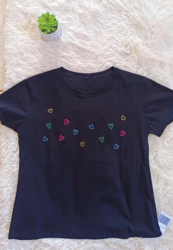 0157-03-01 / T-SHIRT CORAÇÃO  PRETO.jpg