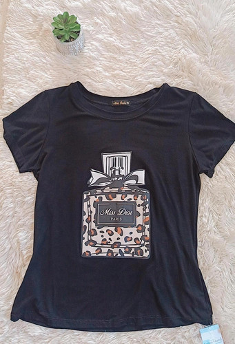 0272-03-01 / T-SHIRT PERFUME  PRETO.jpg