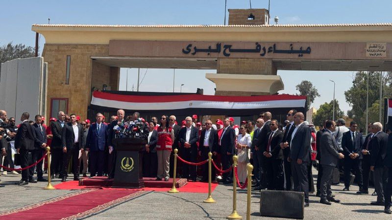 رئيس الحكومة محمد مصطفى من معبر رفح :  قطاع غزة جزء لا يتجزأ من دولة فلسطين والحكومة الجهة التنفيذية الوحيدة المخولة بإدارته

- سنعلن قريبا عن لجنة لإ...