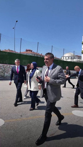 uSJO1RhR8V7gtibO.jpg