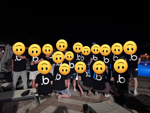 Gtq2ui5a4AADVWx.jpg