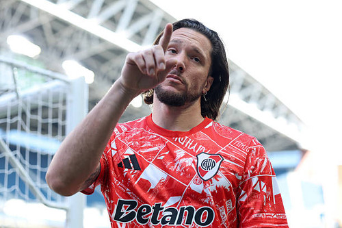 SEATTLE, WASHINGTON - JUNE 17: Jeremias Ledesma #25 of CA River Plate reacts during pitch inspection.jpg
