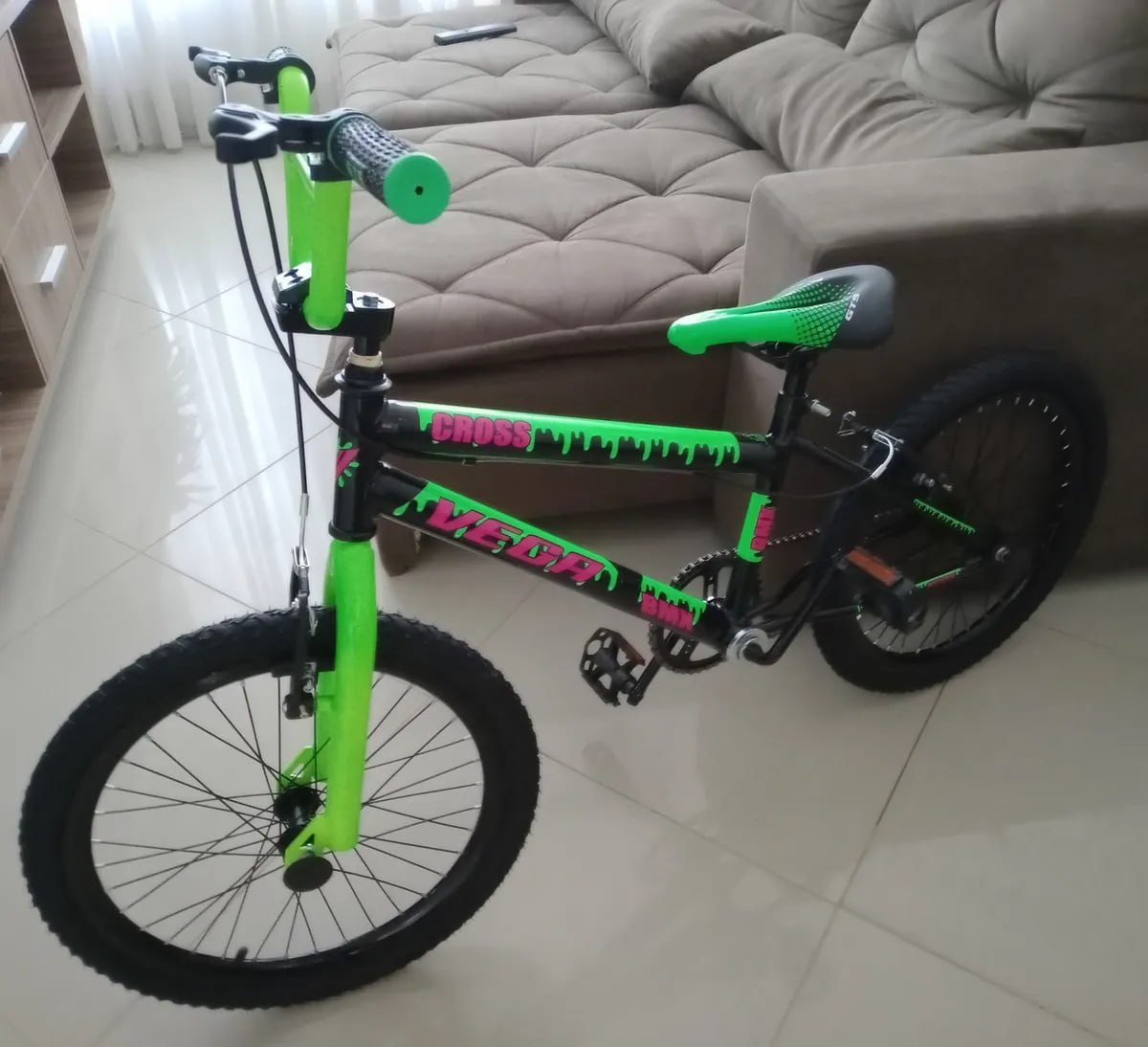 Bicicleta Bmx Freestyle Infantil Vega Aro 20 Bike V-brakes