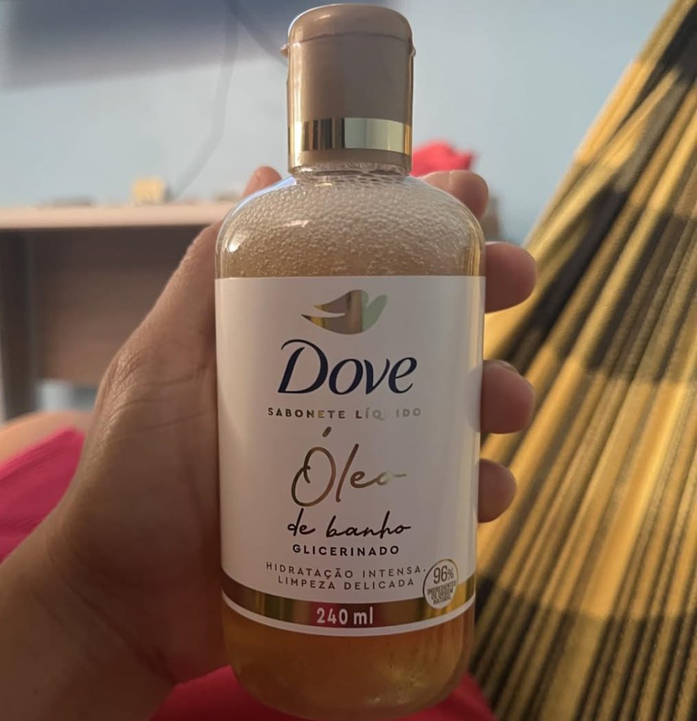 Dove Óleo de Banho Hidratação Intensa e Limpeza Delicada, Glicerinado com 96% Ingredientes de Origem Natural 240 ml Dove Óleo de Banho Hidratação Intensa e Limpeza Delicada, Glicerinado com 96% Ingredientes de Origem Natural 240 ml