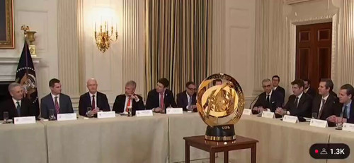 B8O4 i1m9suPRzzA.jpg