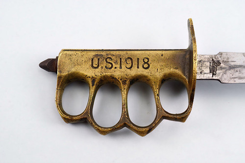 Trench Knife With Knuckles.jpg