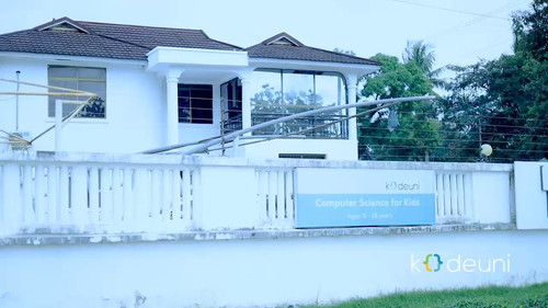 D i1OKvHiEyVZBQB.jpg