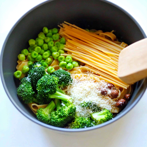 Vegetarisk one pot pasta med broccoli og parmesan 2.png
