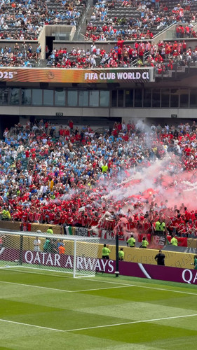 qgbKa53wYfeqsdx0.jpg
