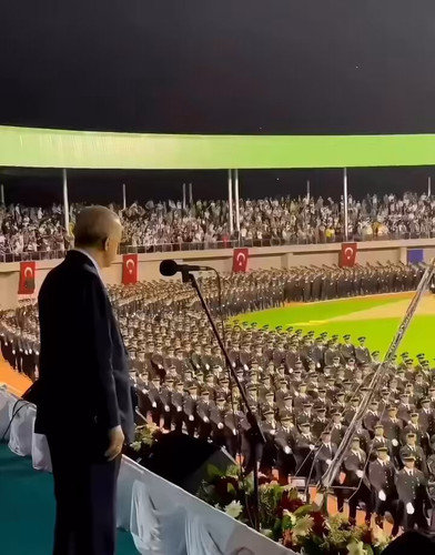 ThcvNsWofw7zjXyH.jpg