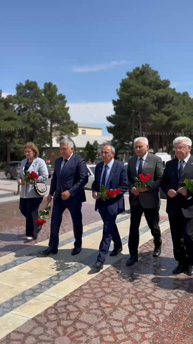 VdUzQXzaqqL2ouKI.jpg