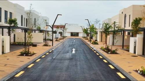 yQro v9Fv2016iWE.jpg