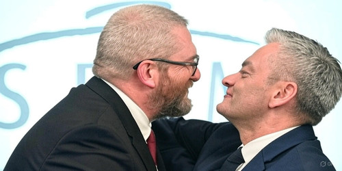 GtUF6PiWsAAqY46.jpg