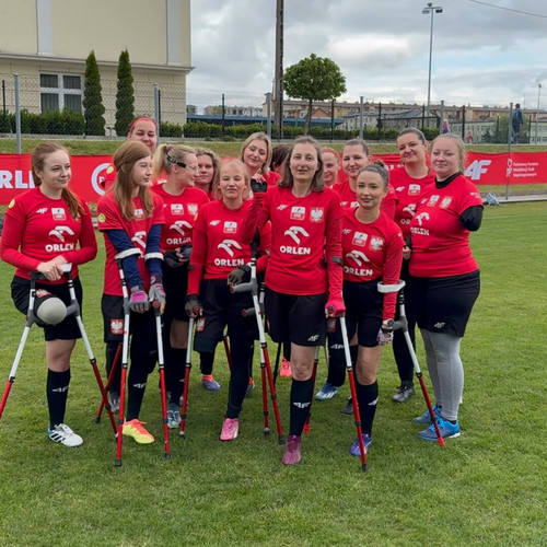 Iyp jzspLz2KXc4a.jpg