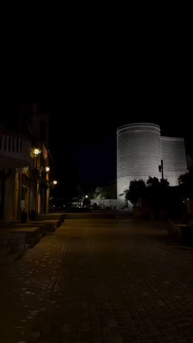 XomcHQrEm 2YmM6D.jpg