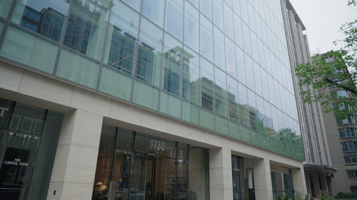 UM3f1733q 4Tt Zq.jpg