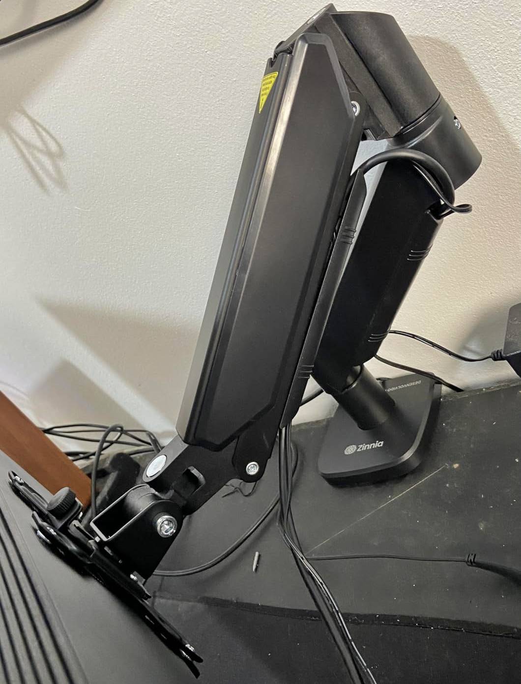 Suporte Articulado Para Monitor Zinnia Nimbo 110 | Com Pistão a Gás | 13 a 32 Polegadas | Preto | ZNO-ZNNBO110-BK01