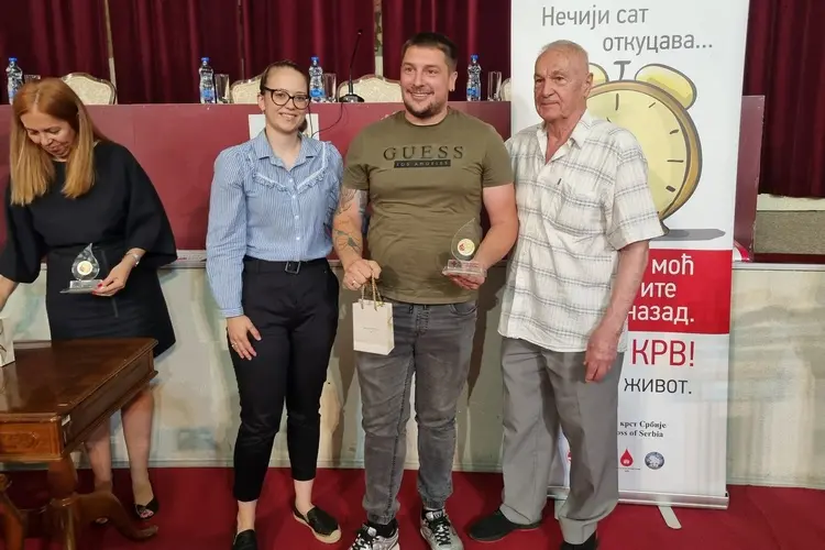 Uručena priznanja višestrukim davaocima krvi