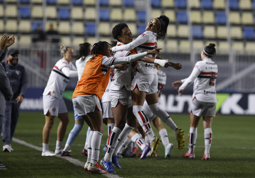 São Paulo vence Taubaté na abertura do Paulistão feminino
