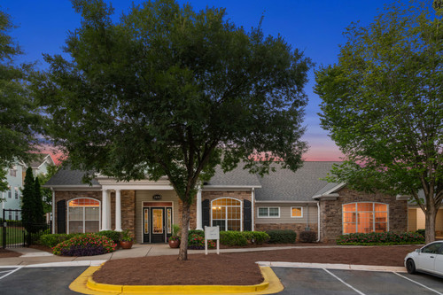 C195580 CreeksideVista DUSK LEASING OFFICE 03.jpg